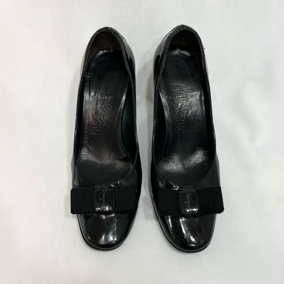 Salvatore Ferragamo Black Patent Leather pumps - Picture 1 of 11
